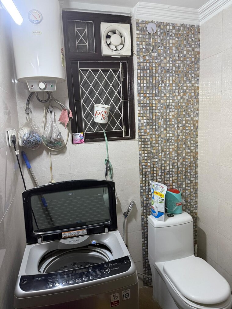 Bathroom, mehrauli 3 Bedroom 1200 Sq.Ft. Builder Floor In Mehrauli Delhi 8531954