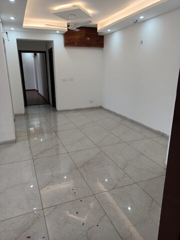 Room in 3.5 BHK Apartment at Rishita Manhattan, Gomti Nagar – for Rent