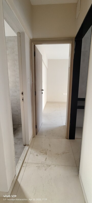 Room in 1 BHK Apartment at Sugee Atharva, Prabhadevi – for Rent