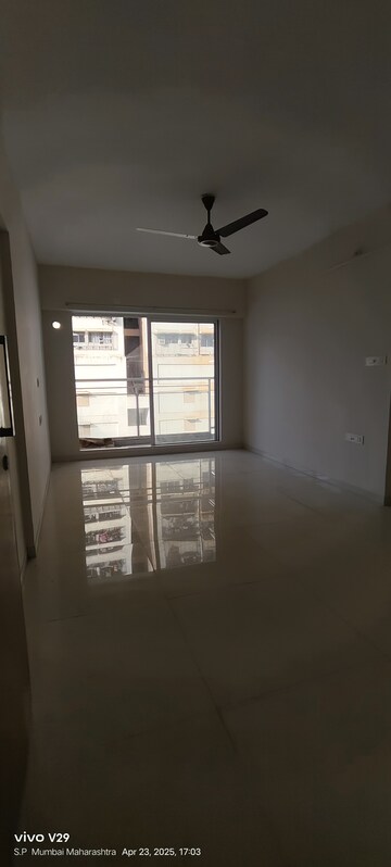 Room in 2 BHK Apartment at Sugee Atharva, Prabhadevi – for Rent