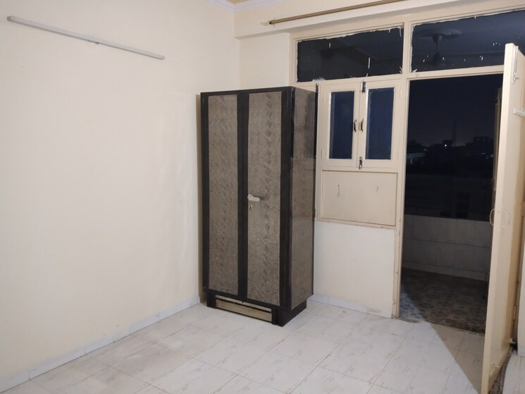 Room, sector 46 2 Bedroom 950 Sq.Ft. Apartment In Sector 46 Faridabad 8532077