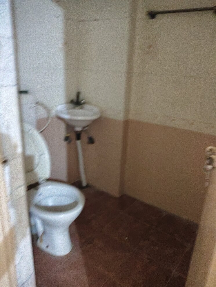 Attached Bathroom, sector 46 2 Bedroom 950 Sq.Ft. Apartment In Sector 46 Faridabad 8532077