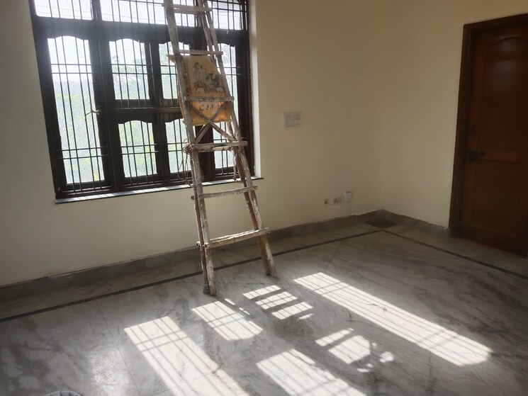 Room, sector 46 2 Bedroom 108 Sq.Yd. Independent House In Sector 46 Faridabad 8532082