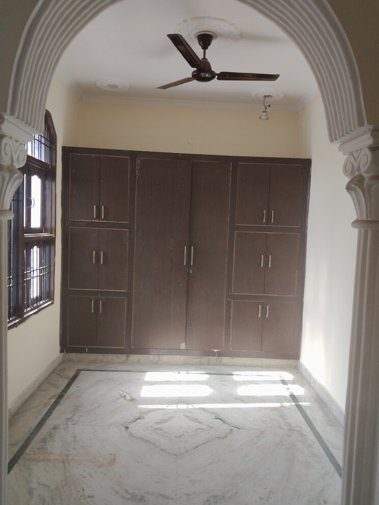 Room, sector 46 2 Bedroom 108 Sq.Yd. Independent House In Sector 46 Faridabad 8532082