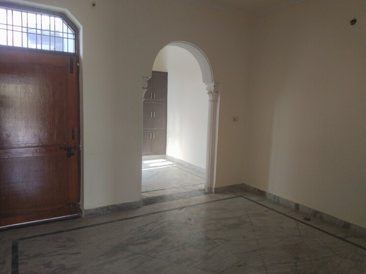 Room, sector 46 2 Bedroom 108 Sq.Yd. Independent House In Sector 46 Faridabad 8532082