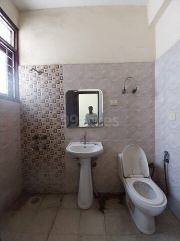 Bathroom in 2.5 BHK Apartment at Sector 21c – for Rent