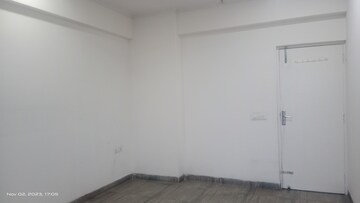 Room in 3 BHK Apartment at Gaur City 1st Avenue, Sector 4, Greater Noida – for Rent