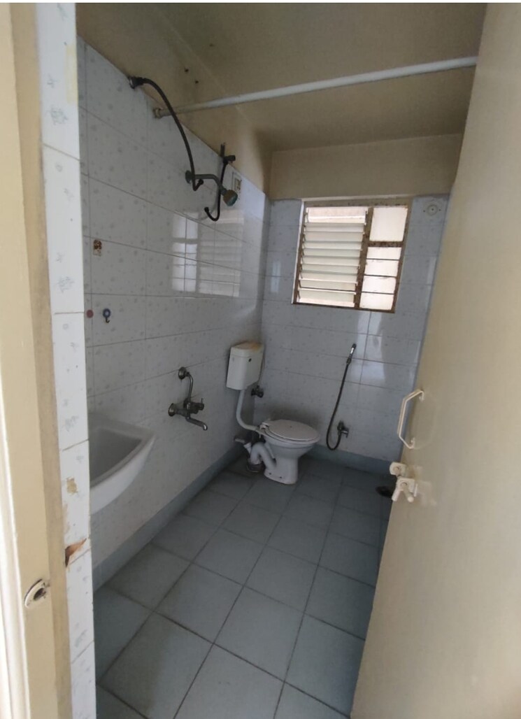 Bathroom, suda-silver-estate 1 Bedroom 600 Sq.Ft. Apartment In Kondhwa Pune 8532299