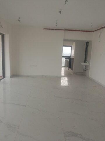 Room in 2 BHK Apartment at Level The Residences, Andheri West – for Rent