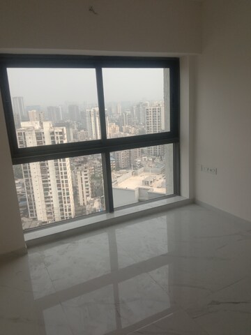 Room in 2 BHK Apartment at Level The Residences, Andheri West – for Rent