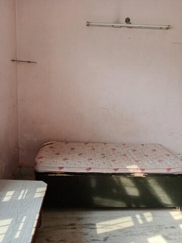 Bedroom in 2 BHK Builder Floor at Sector 18 – for Rent