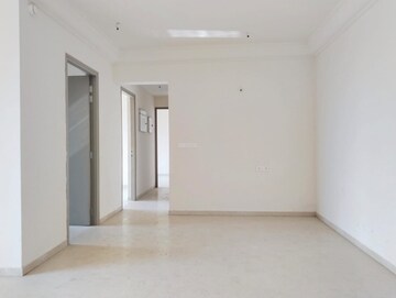 Room in 2 BHK Apartment at Hiranandani Fortune City, New Panvel – for Rent