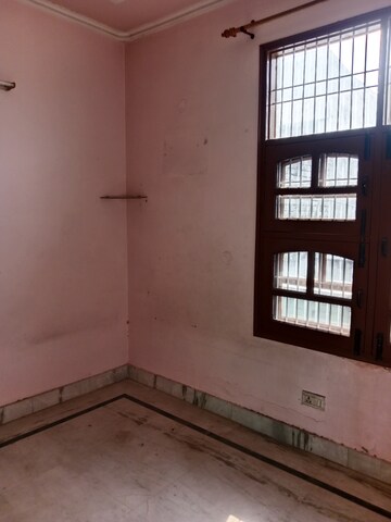 Room in 2 BHK Builder Floor at Sector 18 – for Rent