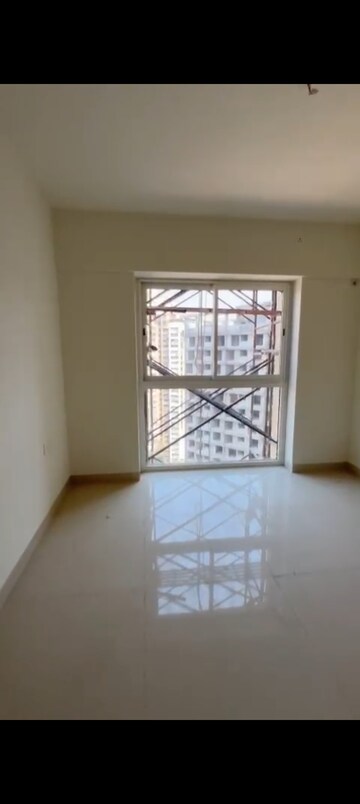 2 BHK Apartment For Rent in Shapoorji Pallonji Siennaa, Kandivali East