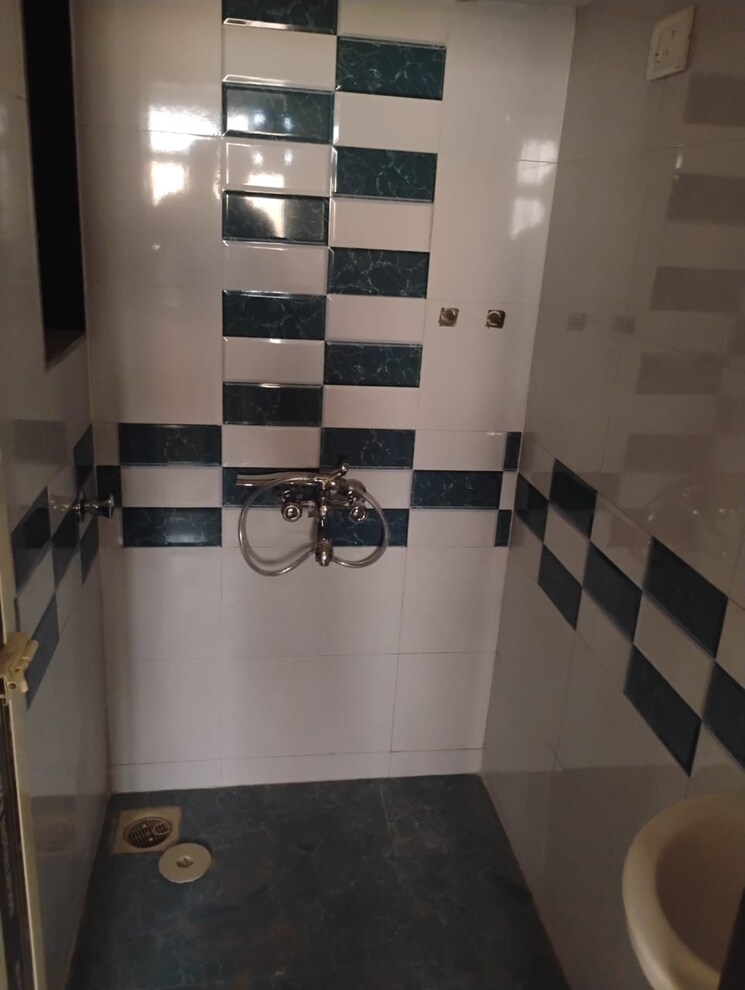 Bathroom, sahara-reliable-shreejee-empire 1 Bedroom 550 Sq.Ft. Apartment In Nalasopara West Palghar 8532881