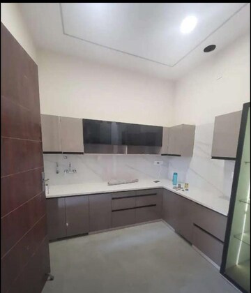 Kitchen in 3.5 BHK Apartment at Omaxe Waterscapes, Gomti Nagar – for Rent