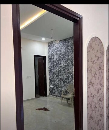 Room in 3.5 BHK Apartment at Omaxe Waterscapes, Gomti Nagar – for Rent