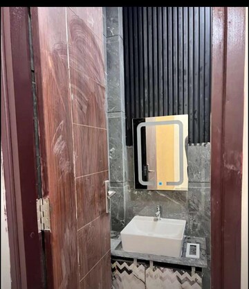 Bathroom in 3.5 BHK Apartment at Omaxe Waterscapes, Gomti Nagar – for Rent