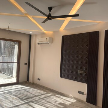 Room in 4 BHK Builder Floor at Ansal API Esencia, Sector 67 – for Sale