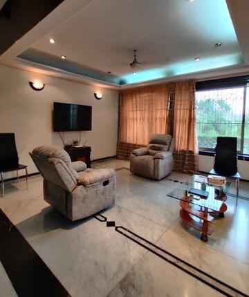 Living Room in 2 BHK Apartment at Kalpataru Paramount, Kapur Bawdi – for Rent