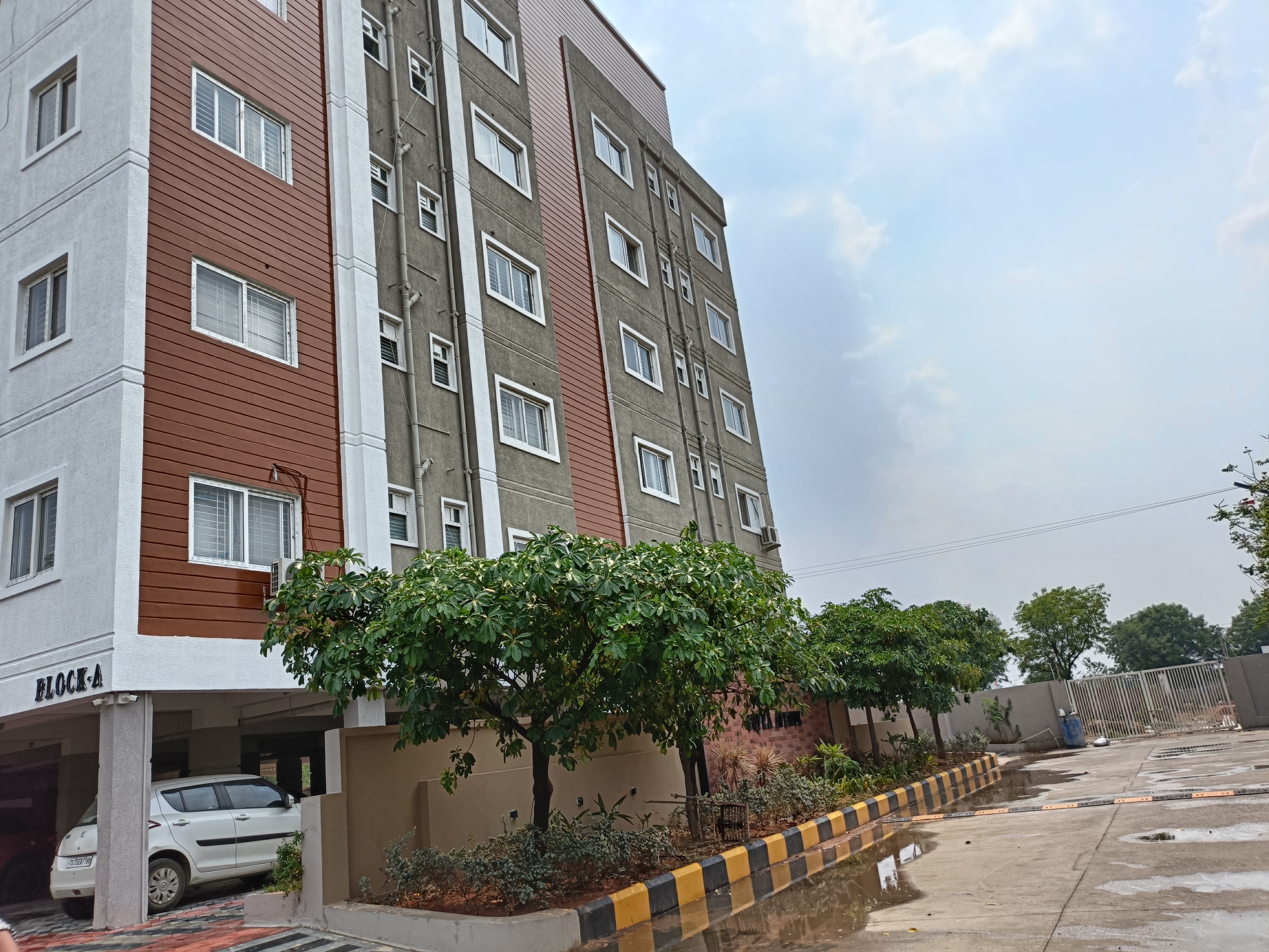 2 BHK Apartment For Sale in Rks Oxygen Pearl Gajulara