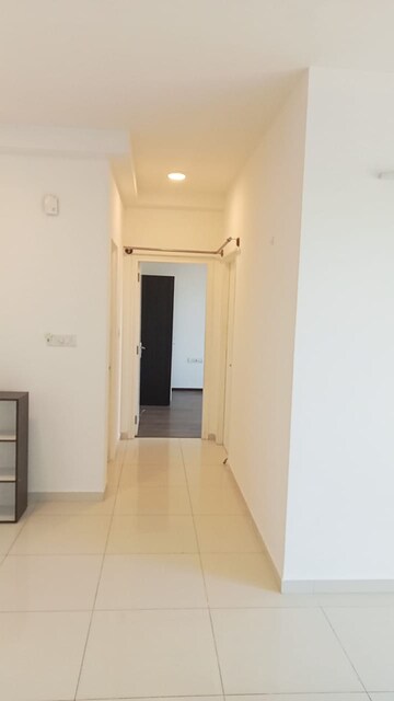 Room in 2 BHK Apartment at Godrej Aqua, International Airport Road – for Rent