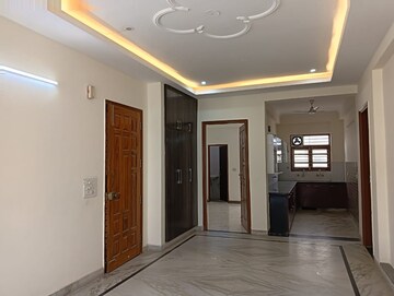 Room in 3 BHK Apartment at Sushant Lok 2, Sector 57 – for Rent