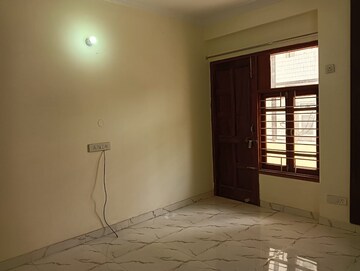 Room in 3 BHK Apartment at Sushant Lok 2, Sector 57 – for Rent