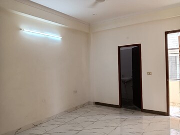 Room in 1.5 BHK Apartment at Sushant Lok 2, Sector 57 – for Rent