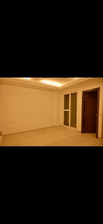 Room in 4 BHK Builder Floor at Greater Kailash ii – for Rent