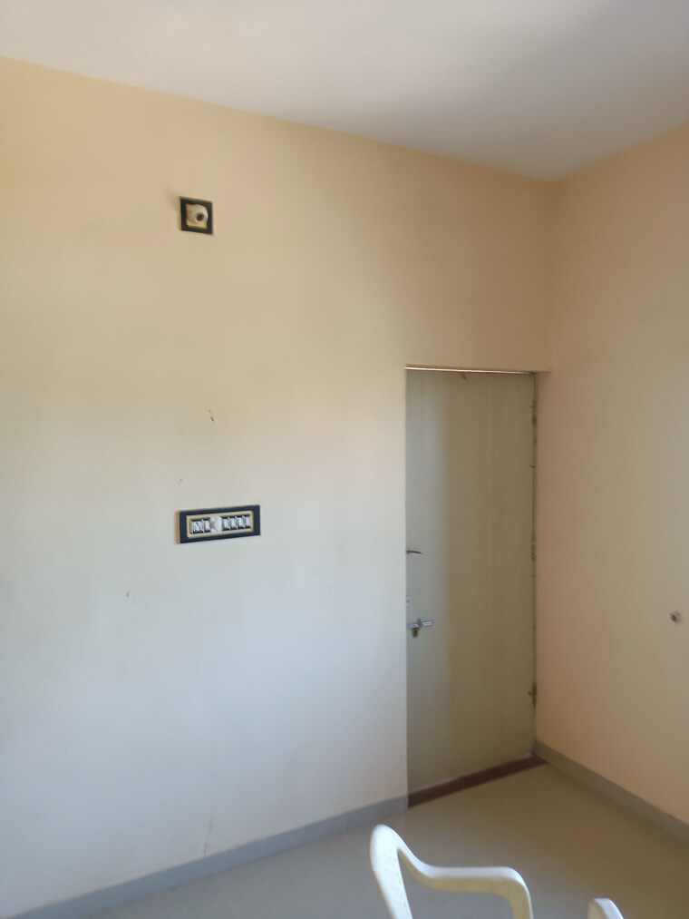 Room, sector 2 4 Bedroom 200 Sq.Yd. Independent House In Sector 2 Gandhinagar 8533358