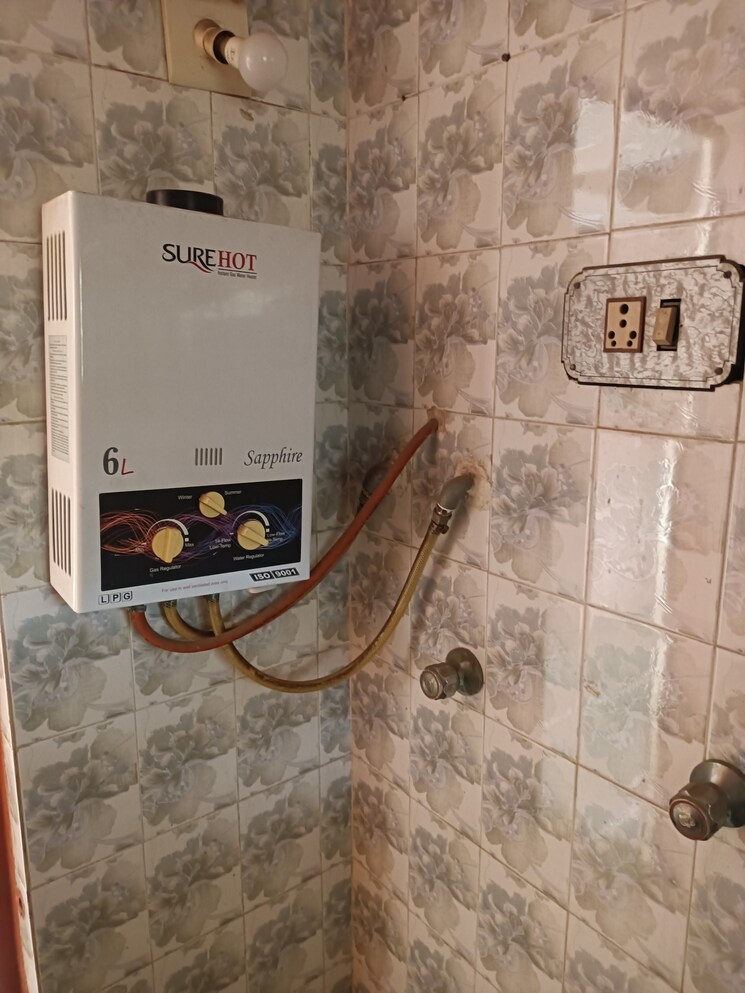 Bathroom, sector 2 4 Bedroom 200 Sq.Yd. Independent House In Sector 2 Gandhinagar 8533358