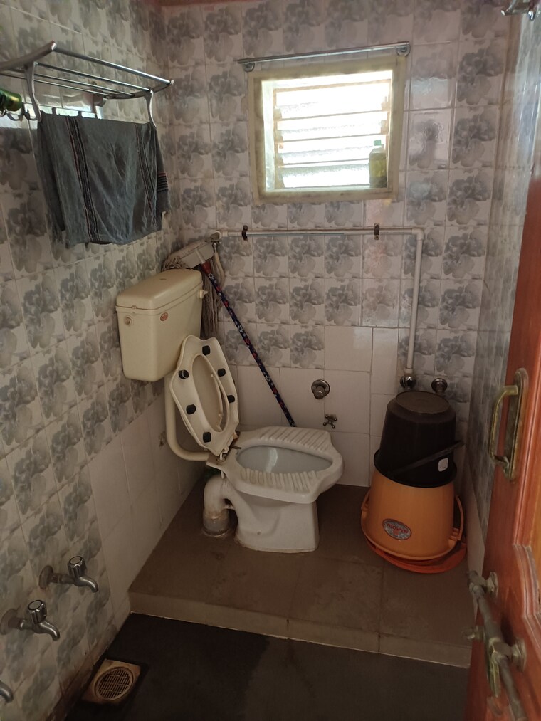 Bathroom, sector 2 4 Bedroom 200 Sq.Yd. Independent House In Sector 2 Gandhinagar 8533358