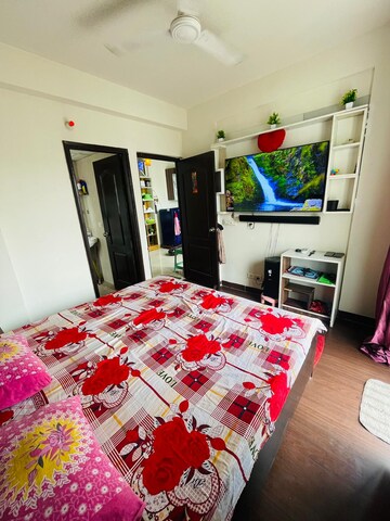 Bedroom in 3 BHK Apartment at Gaur City 2 - 14th Avenue, Sector 16c Greater Noida – for Rent