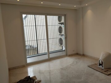 Room in 3 BHK Builder Floor at Uday Park – for Rent