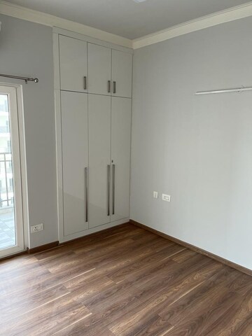 Room in 3 BHK Apartment at Central Park Flower Valley Aqua Front Towers, Sohna Sector 33 – for Rent