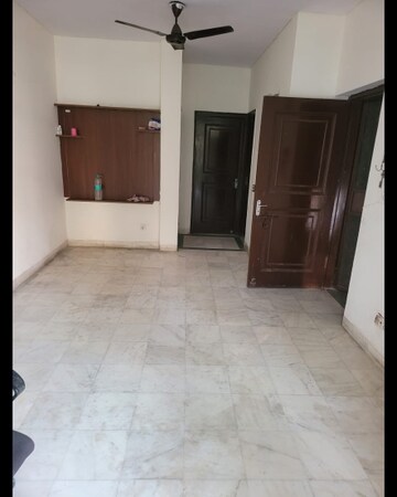 Room in 2 BHK Builder Floor at Ansal Florence Villa, Sector 57 – for Rent