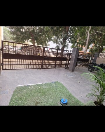 Balcony in 2 BHK Builder Floor at Ansal Florence Villa, Sector 57 – for Rent