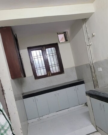 Furnished Amenities in 2 BHK Builder Floor at Ansal Florence Villa, Sector 57 – for Rent