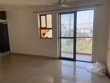Room in 2 BHK Apartment at Unitech Uniworld Gardens, Sector 47 – for Rent