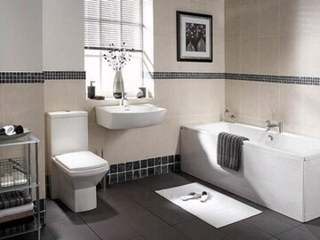 Bathroom in 4 BHK Apartment at Kalpataru Horizon, Worli – for Sale