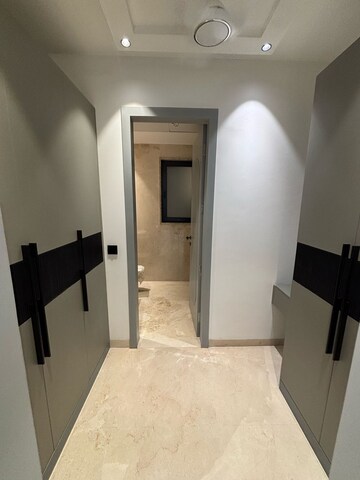 Building Lobby in 5 BHK Builder Floor at Sector 51 – for Rent