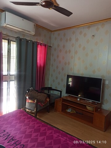 Room in 3.5 BHK Apartment at Sector 86 – for Rent