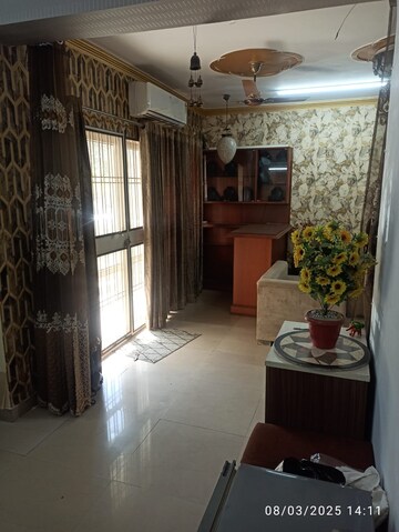 Living Room in 3.5 BHK Apartment at Sector 86 – for Rent