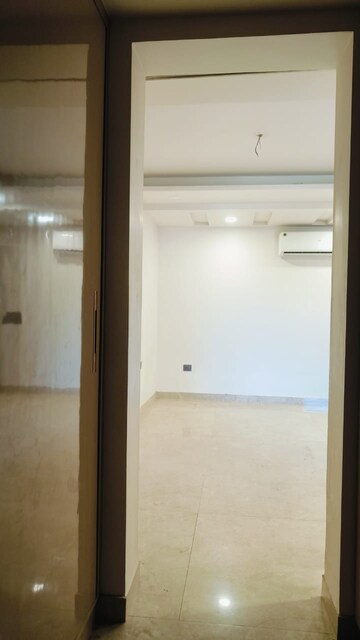 Room in 4 BHK Builder Floor at BPTP District 3, Sector 85 – for Rent