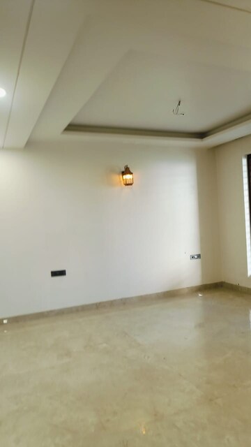 Room in 4 BHK Builder Floor at BPTP District 3, Sector 85 – for Rent