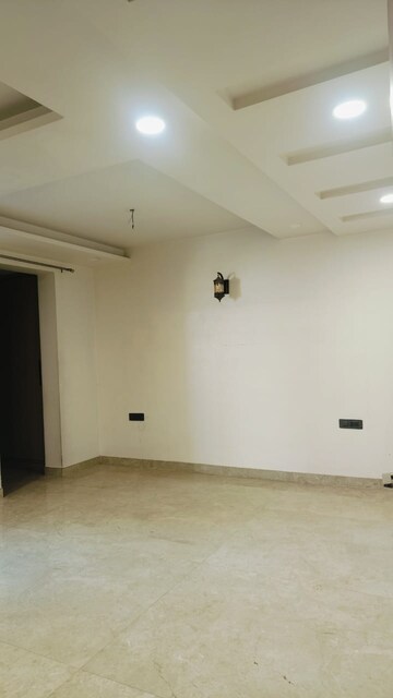 Room in 4 BHK Builder Floor at BPTP District 3, Sector 85 – for Rent