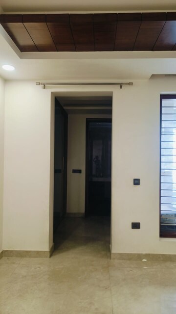 Building Lobby in 4 BHK Builder Floor at BPTP District 3, Sector 85 – for Rent