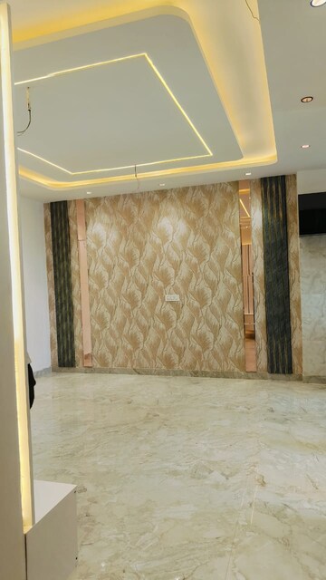 Room in 4 BHK Builder Floor at BPTP District 3, Sector 85 – for Rent