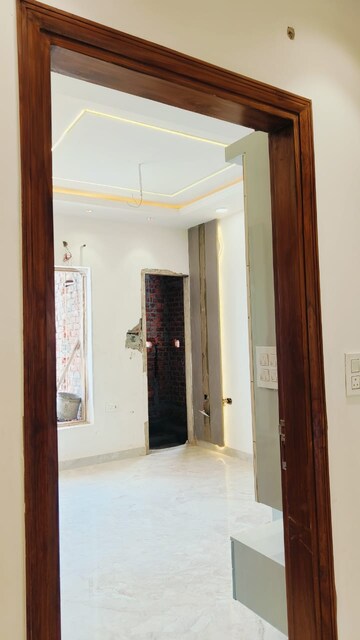 Building Lobby in 4 BHK Builder Floor at BPTP District 3, Sector 85 – for Rent